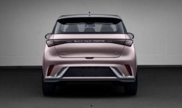 比亚迪海豚爆料视频最新,时尚智能小车，性能与颜值并重