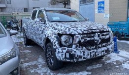 长城坦克皮卡最新爆料,硬派越野新标杆，性能与颜值双升级